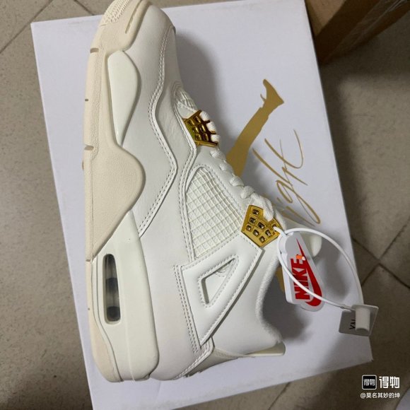 Nike Jordan 4 casual sneaker size 10 - Picture 4 of 6